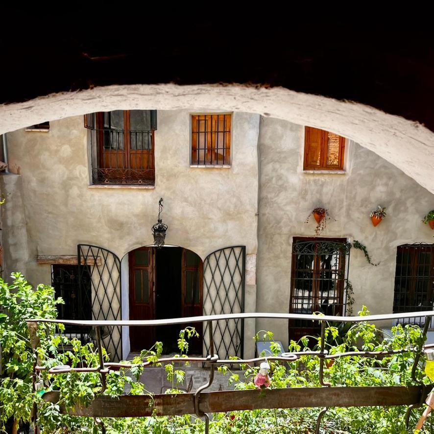 Oliva Courtyard Guesthouse 외부 사진