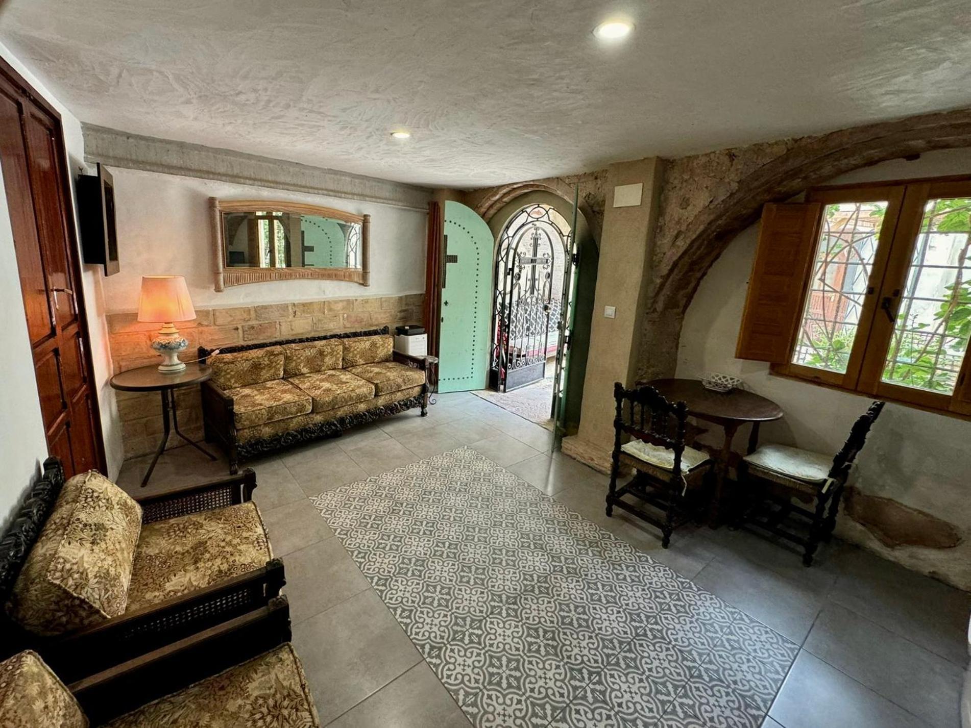 Oliva Courtyard Guesthouse 외부 사진